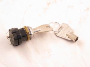 KEYSWITCH + 2 x 300458 KEYS