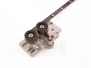 DOOR CLUTCH ROLLER ASSEMBLY MOH L/H (STEEL, INCLUDING LOWER LINKAGE)