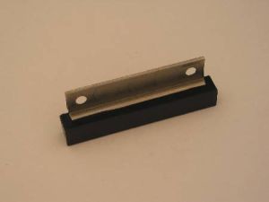 SHOE - DOOR GUIDE (90 X 32 X 10MM)