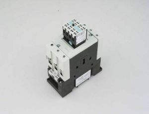 RELAY - SIEMENS TYPE, 3 MAIN CONTACTS & 2N/O, 2N/C ON AUX. CONTACT, 110V DC, 37KW