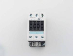 RELAY - SIEMENS TYPE, 3 MAIN CONTACTS & 0 AUX. CONTACT, 230V DC, 15KW