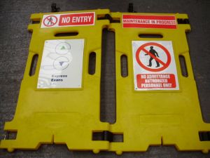MAINTENANCE BARRIER EXPRESS EVANS LIFTS