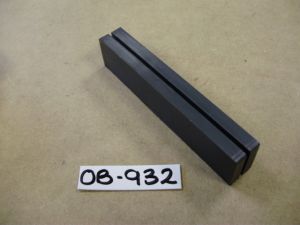 NYLATRON DOOR GIB 3.1/2in LONG