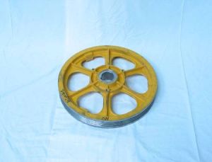 SHEAVE - VEE, 575MM DIA, 90MM WIDE, 4 X 10MM ROPES, 105DEG.U/C, FOR 13VTR/160VAT M/C