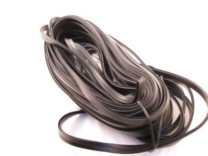 ASTRAGAL RUBBER FEMALE R42 (30M LONG)